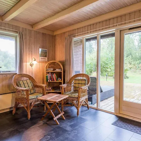 6 Person In Henne Feriehus