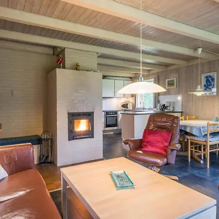 6 Person In Henne Feriehus *