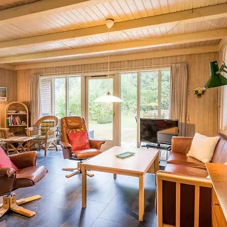 6 Person In Henne Feriehus *