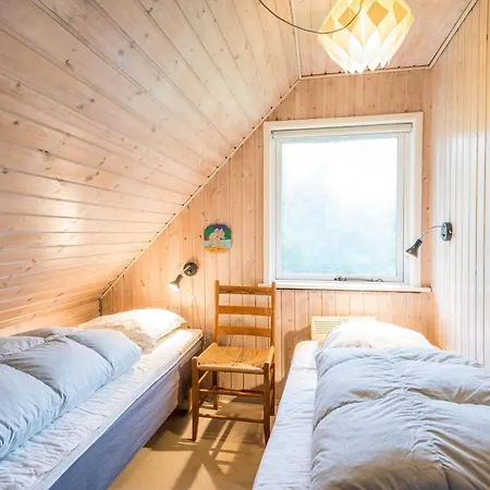 6 Person In Henne Feriehus *